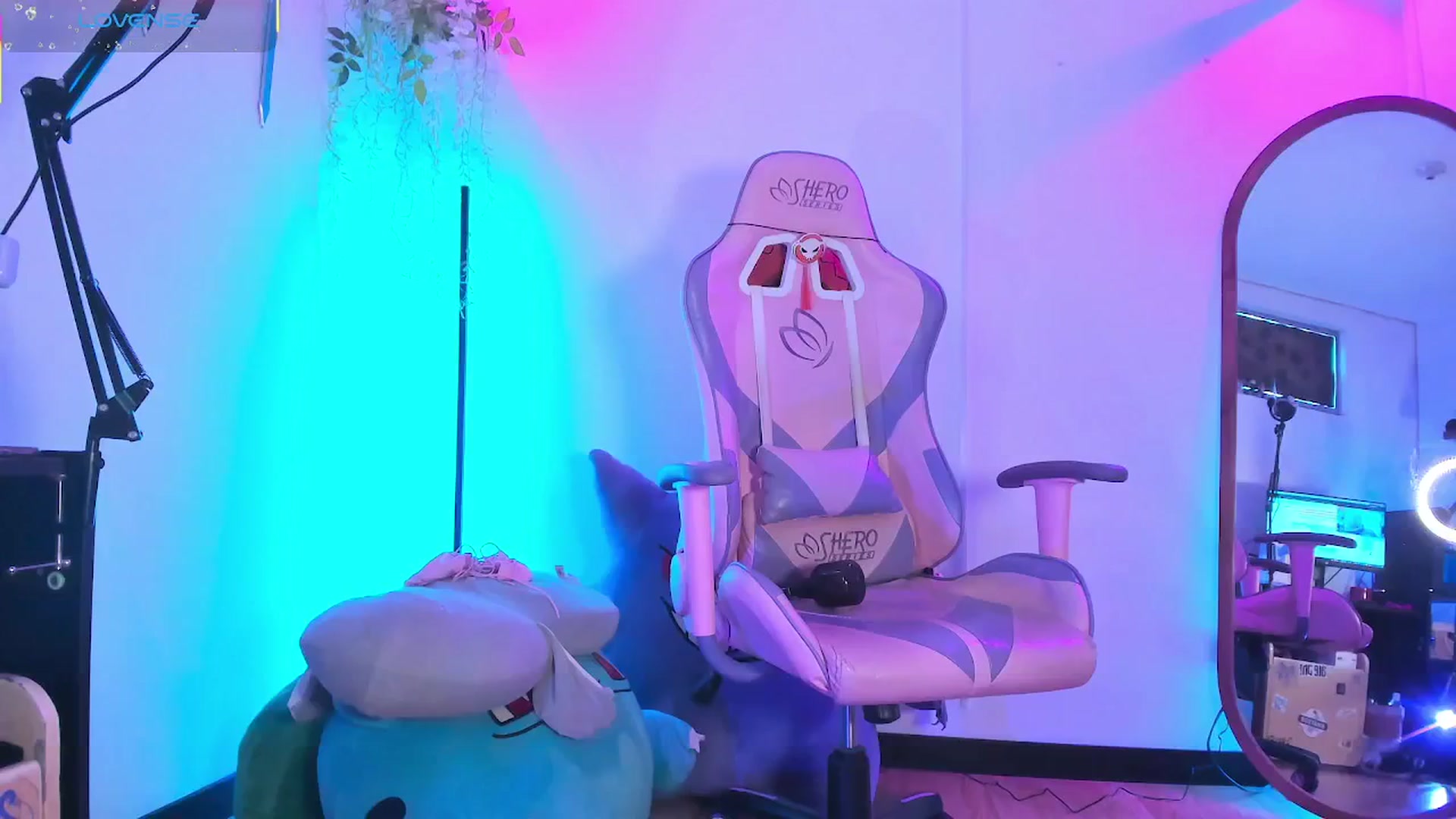 Gallery image thumbnail from Berrykww's myfreecams stream on, 08/27/2025, 15:00 image 2 of 20