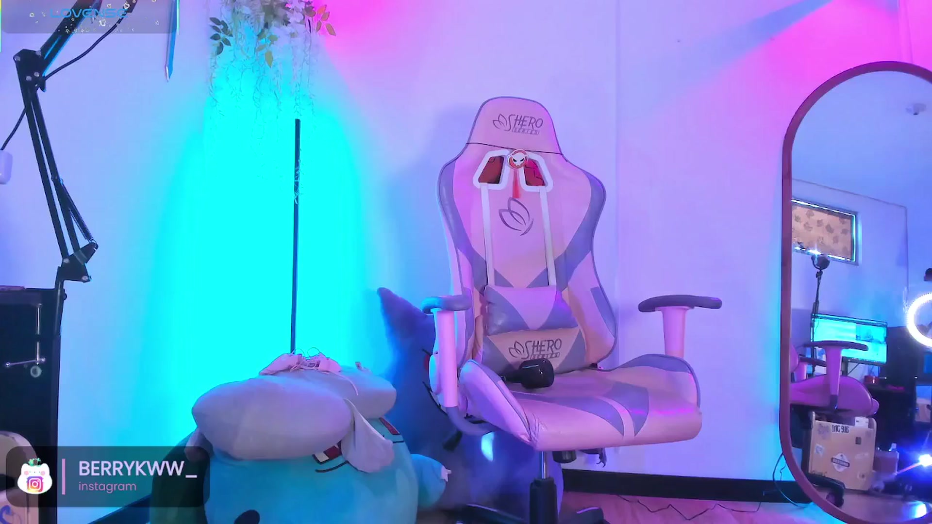 Gallery image thumbnail from Berrykww's myfreecams stream on, 08/27/2025, 15:00 image 4 of 20