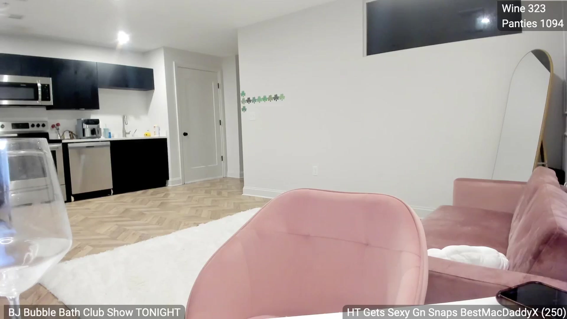 Gallery image thumbnail from BestAssonMFC's myfreecams stream on, 03/10/2024, 02:39 image 6 of 20