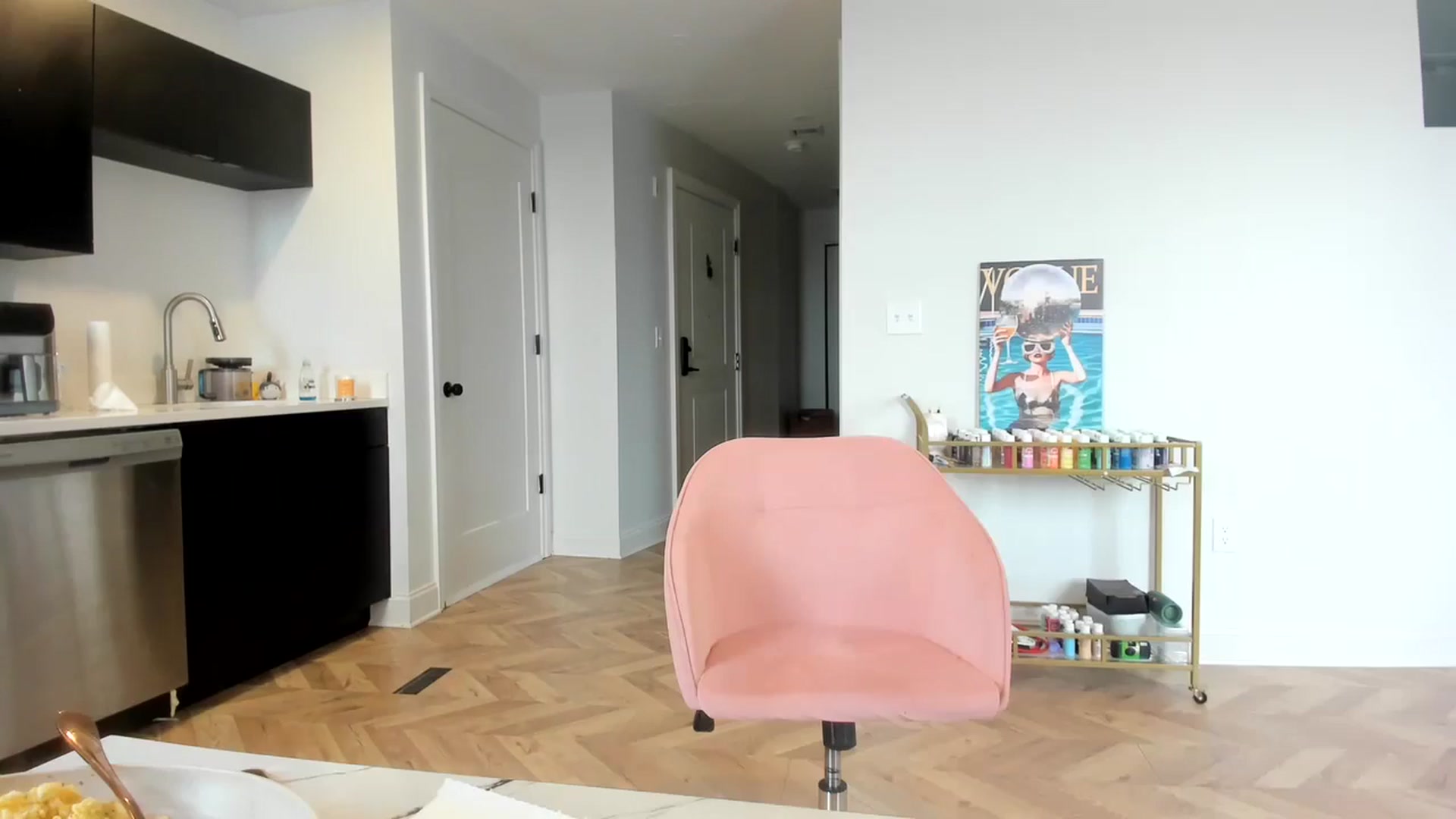 Gallery image thumbnail from BestAssonMFC's myfreecams stream on, 06/29/2024, 15:10 image 6 of 20