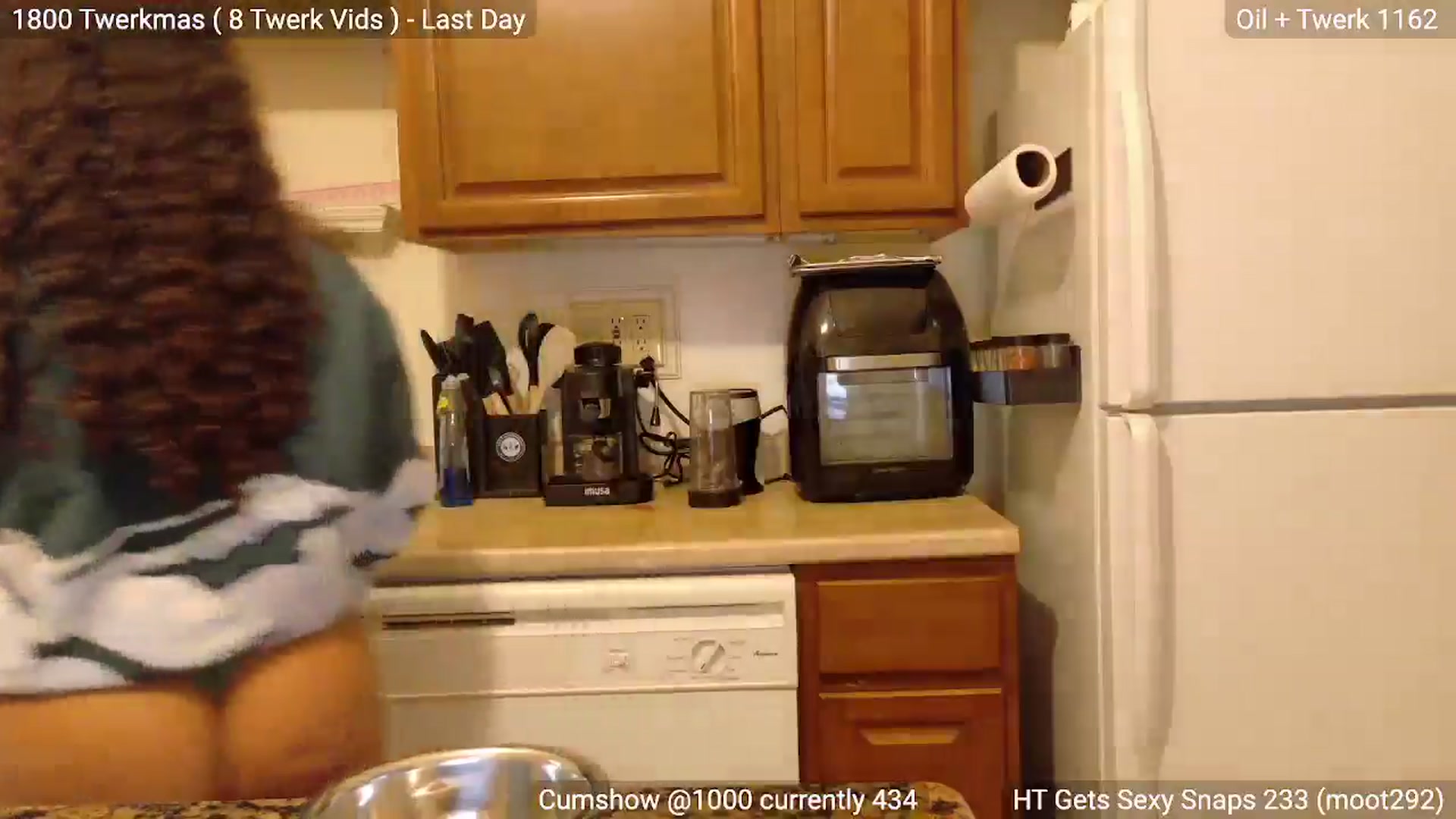 Gallery image thumbnail from BestAssonMFC's myfreecams stream on, 01/01/2025, 17:02 image 13 of 20