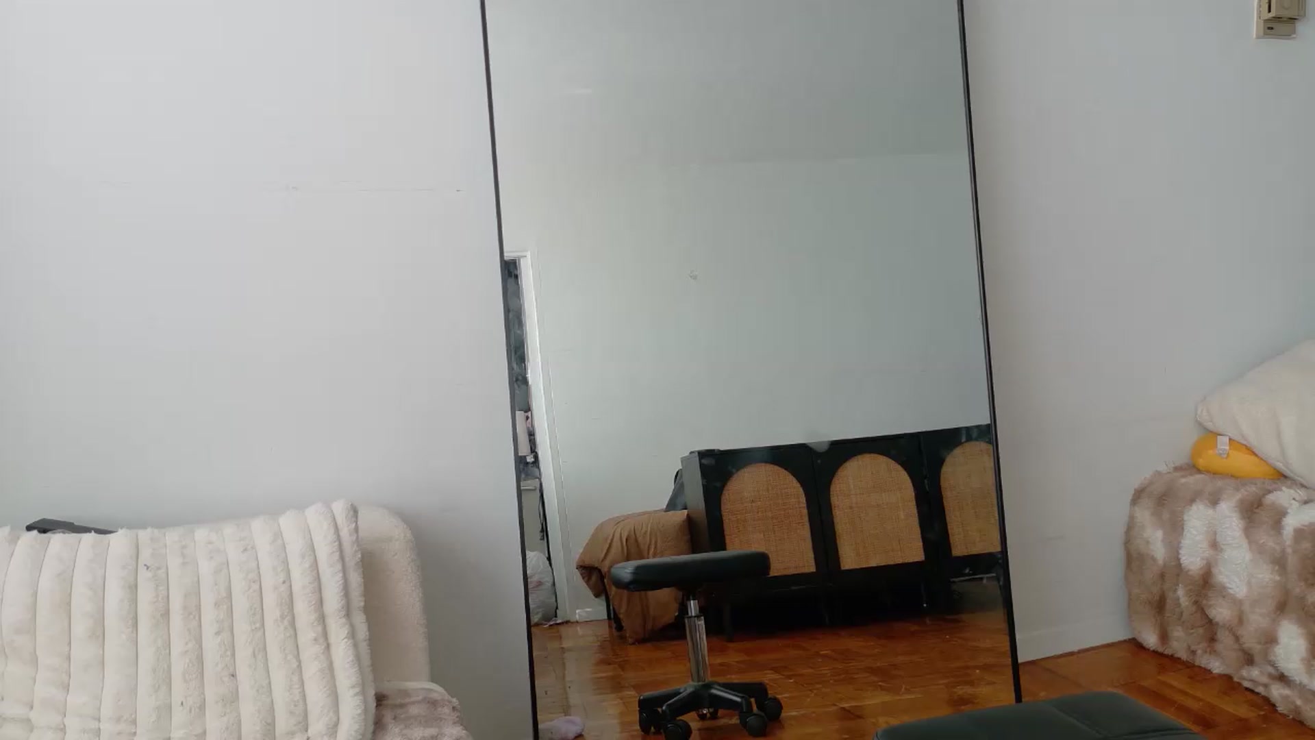 Gallery image thumbnail from BestAssonMFC's myfreecams stream on, 08/09/2026, 13:45 image 13 of 20