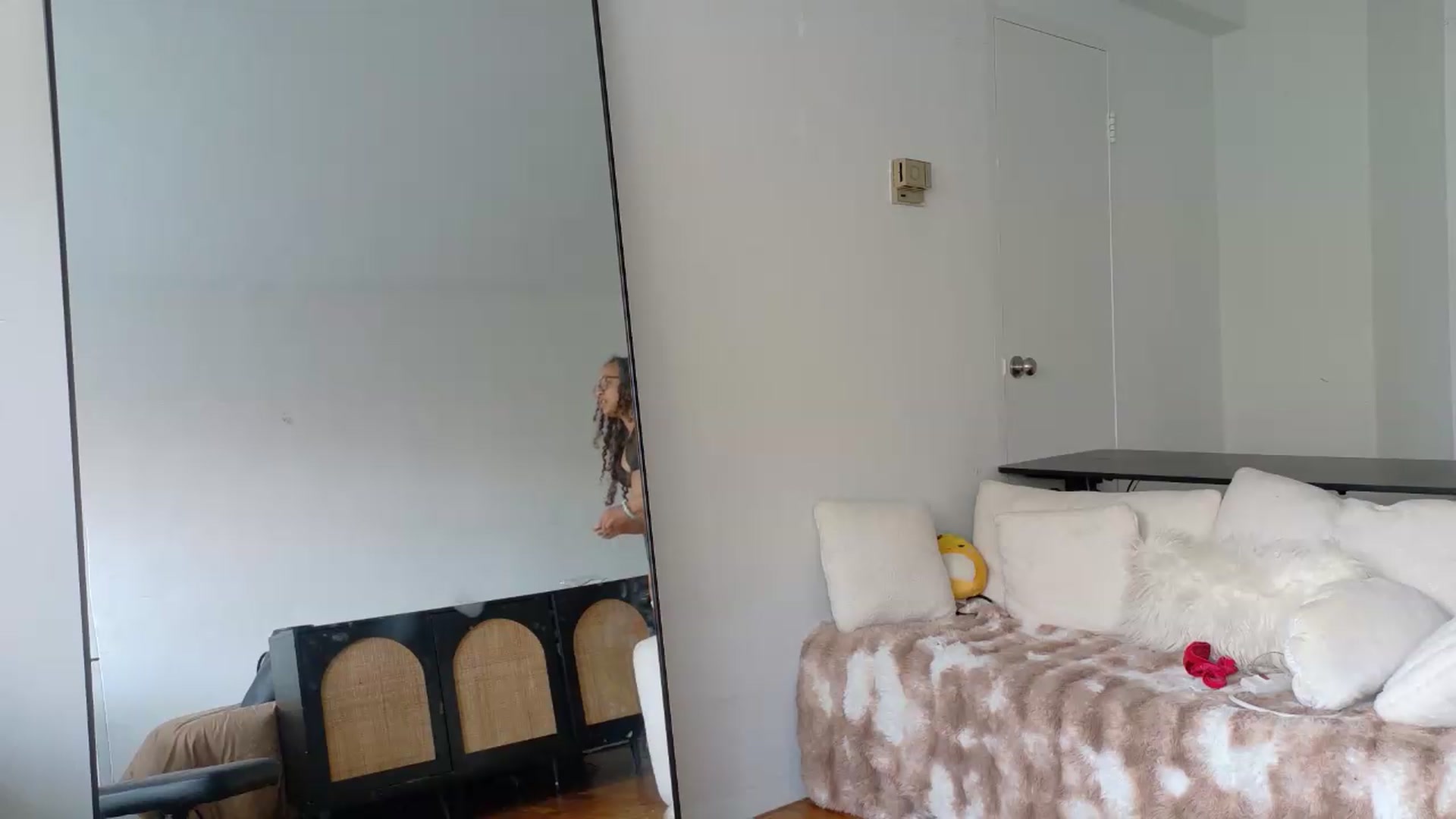 Gallery image thumbnail from BestAssonMFC's myfreecams stream on, 08/09/2026, 17:08 image 13 of 20