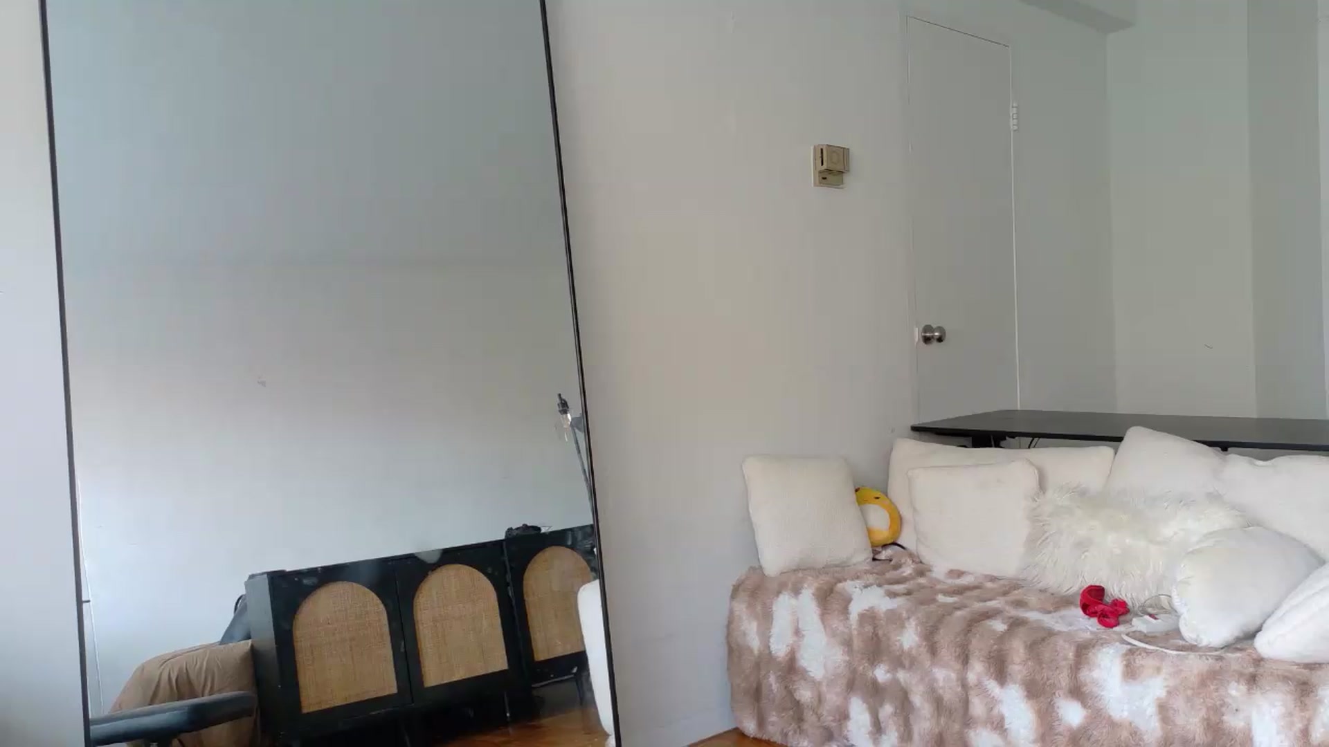Gallery image thumbnail from BestAssonMFC's myfreecams stream on, 08/09/2026, 17:08 image 11 of 20