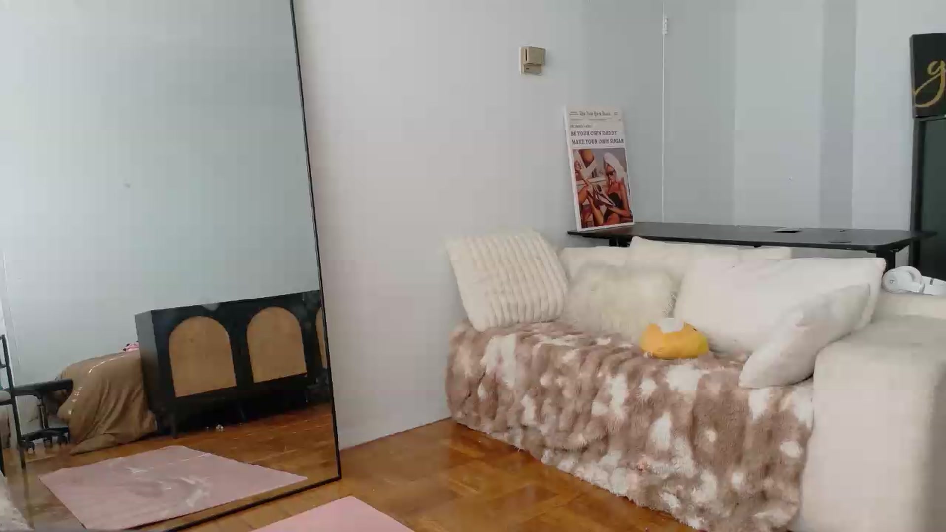 Gallery image thumbnail from BestAssonMFC's myfreecams stream on, 08/15/2026, 13:43 image 13 of 20