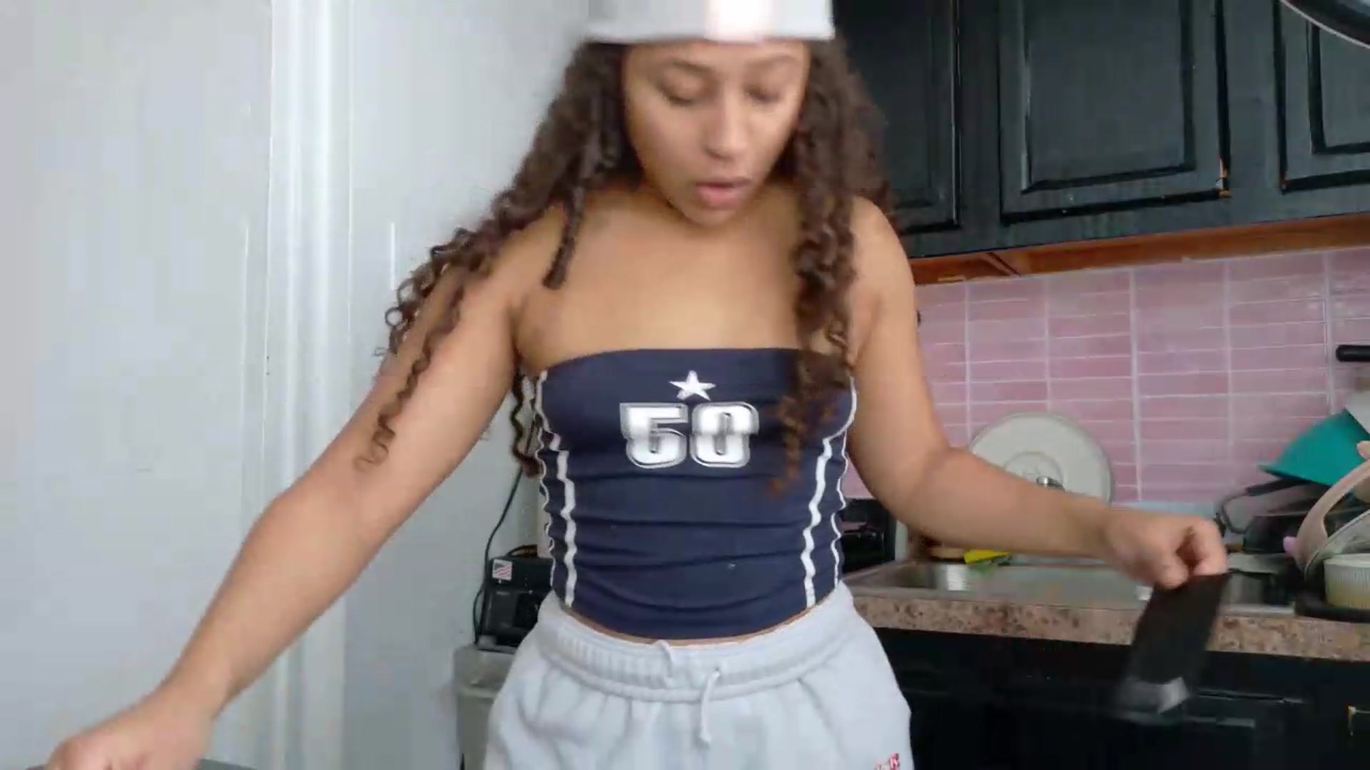 Gallery image thumbnail from BestAssonMFC's myfreecams stream on, 08/15/2026, 20:18 image 18 of 20