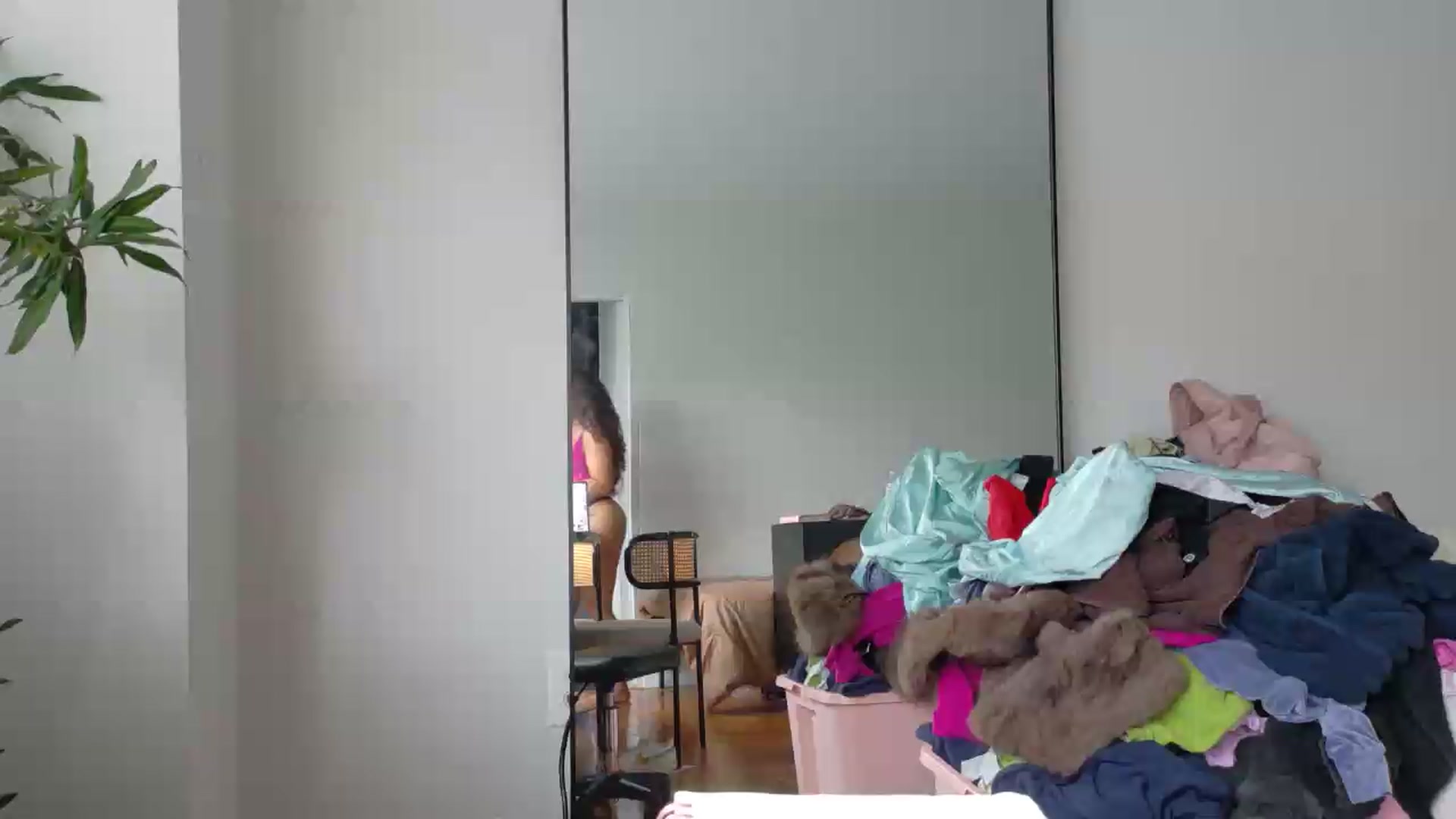 Gallery image thumbnail from BestAssonMFC's myfreecams stream on, 08/18/2026, 19:32 image 17 of 20