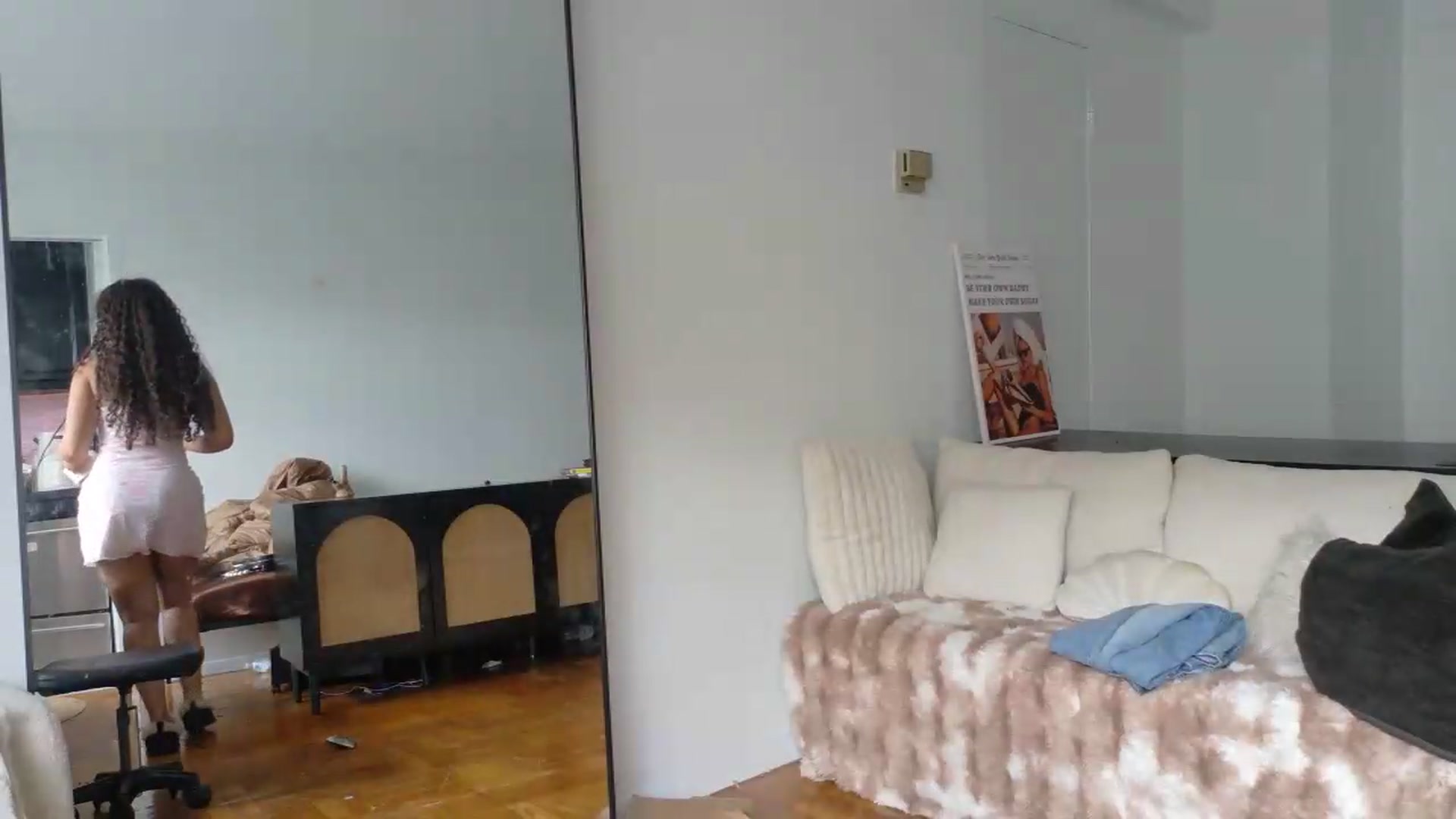 Gallery image thumbnail from BestAssonMFC's myfreecams stream on, 08/22/2026, 17:17 image 14 of 20