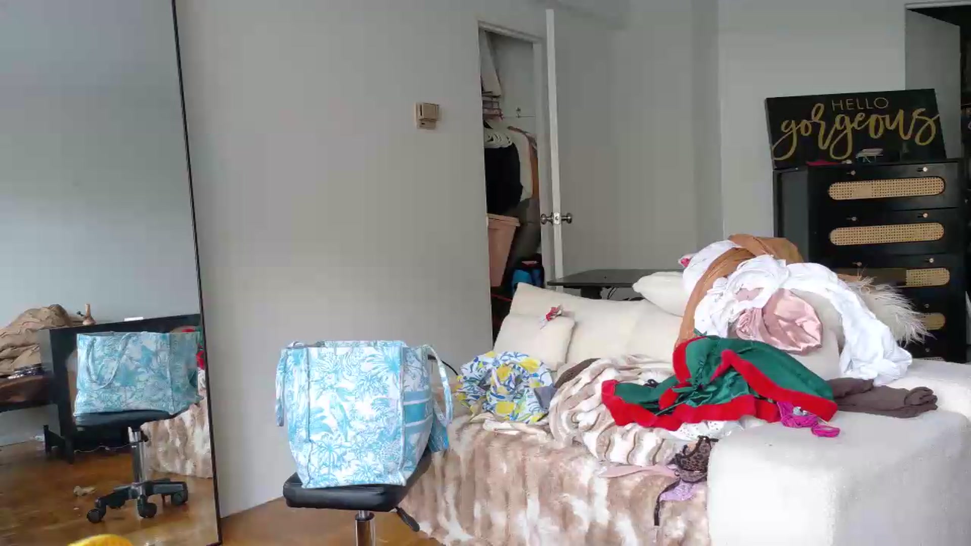 Gallery image thumbnail from BestAssonMFC's myfreecams stream on, 08/22/2026, 18:29 image 15 of 20
