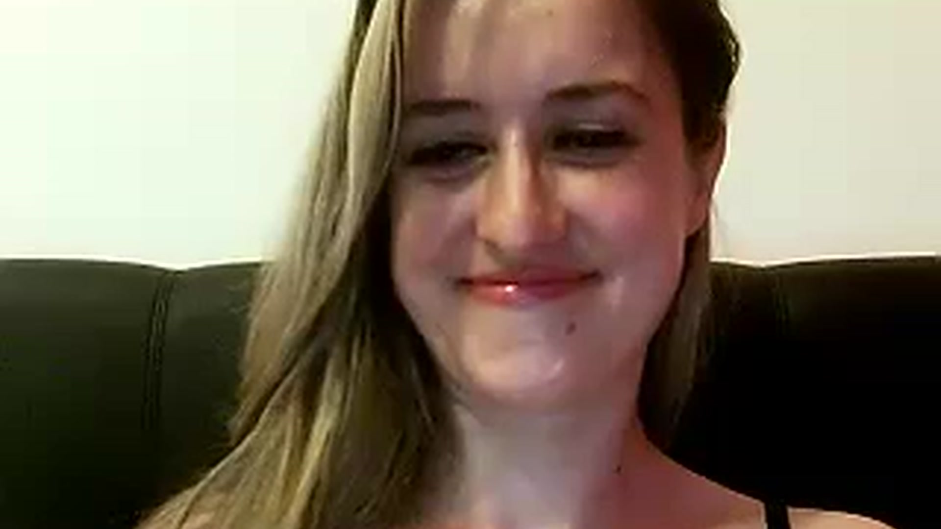 Gallery image thumbnail from BestDream's myfreecams stream on, 01/01/2023, 21:32 image 8 of 20
