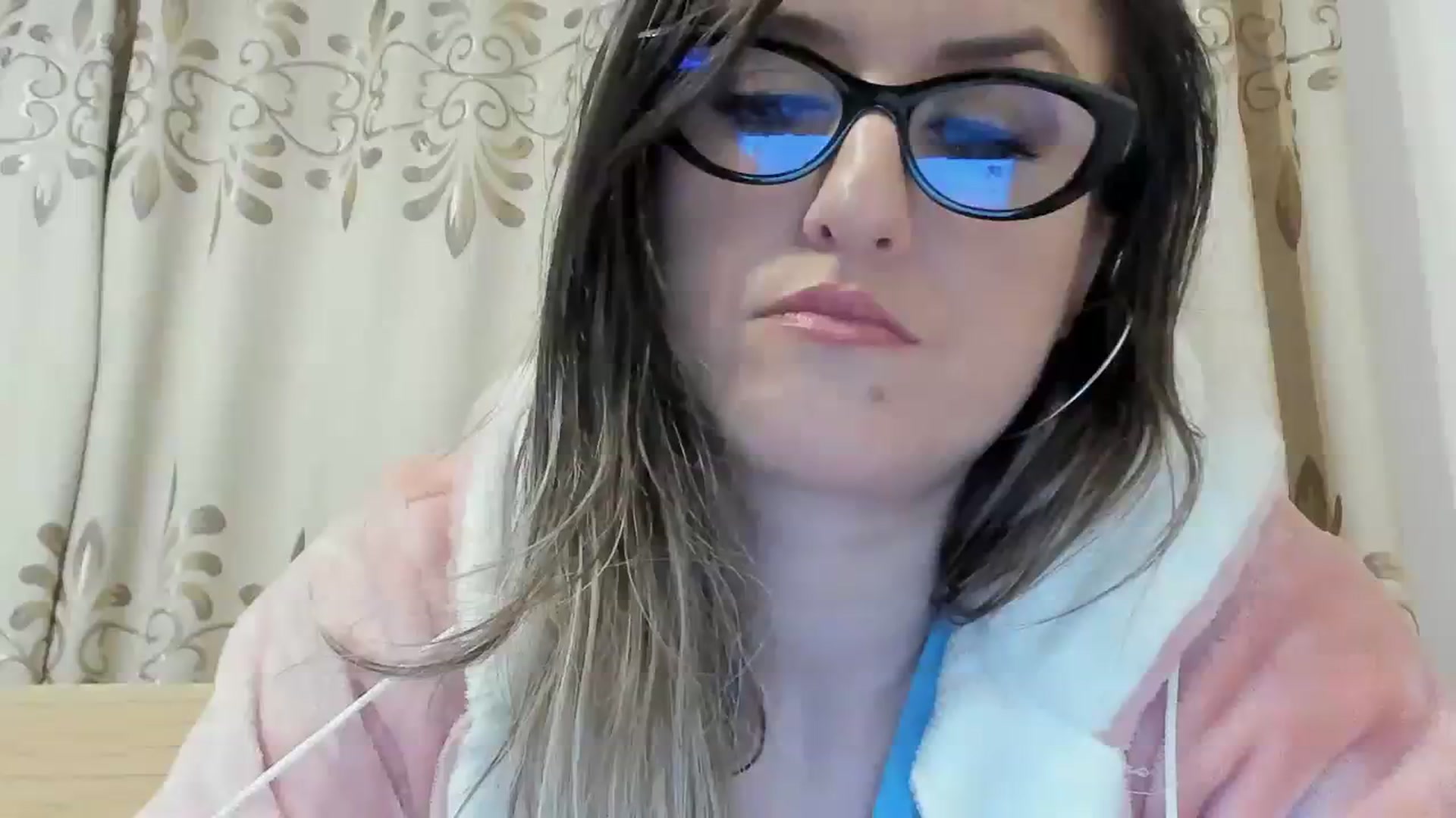 Gallery image thumbnail from BestDream's myfreecams stream on, 02/19/2024, 02:53 image 13 of 20
