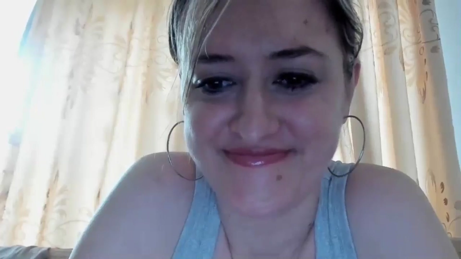 Gallery image thumbnail from BestDream's myfreecams stream on, 04/20/2024, 09:36 image 10 of 20
