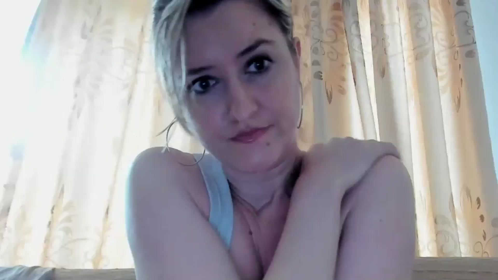 Gallery image thumbnail from BestDream's myfreecams stream on, 04/20/2024, 09:36 image 13 of 20