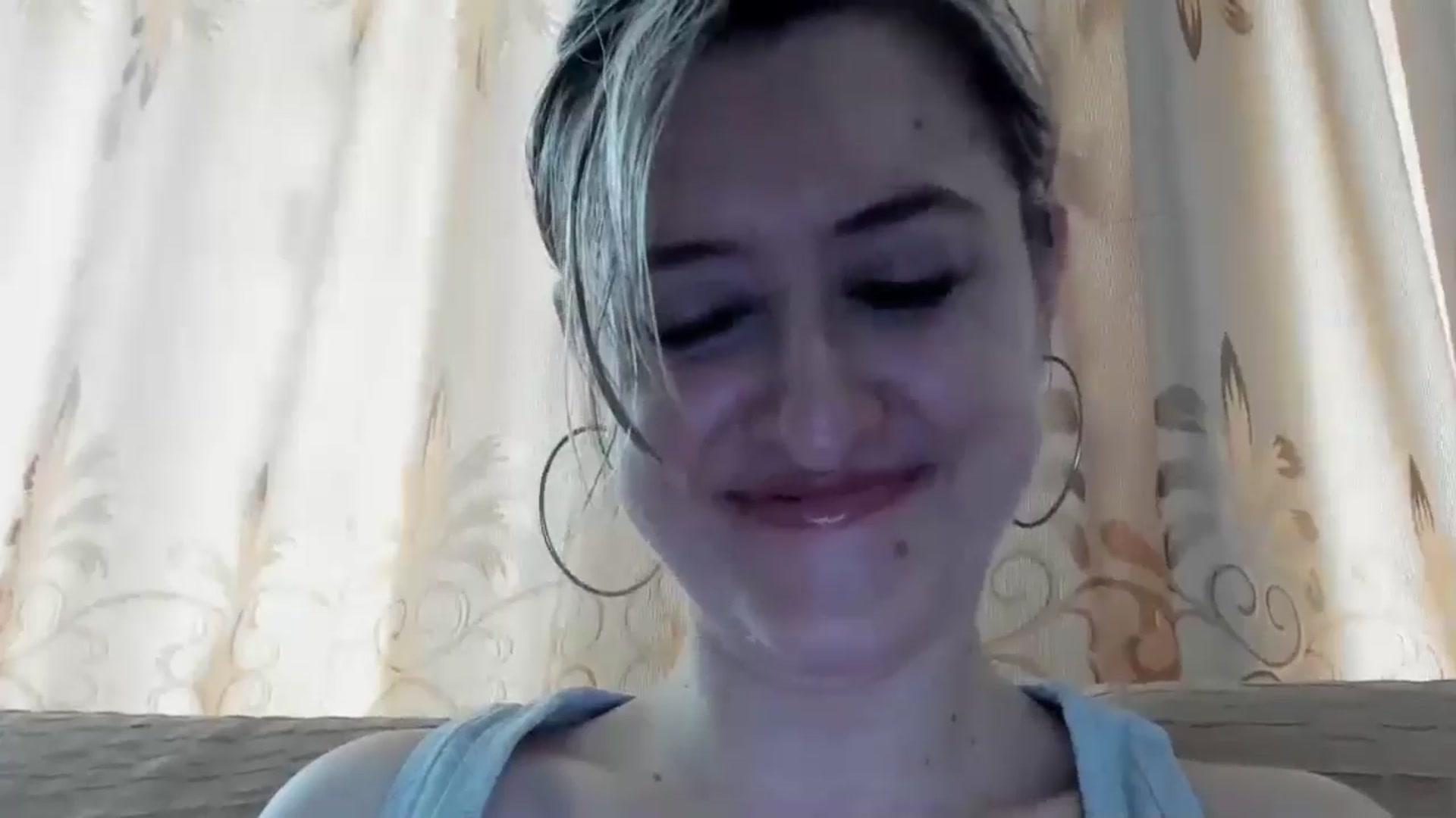 Gallery image thumbnail from BestDream's myfreecams stream on, 04/20/2024, 10:45 image 16 of 20