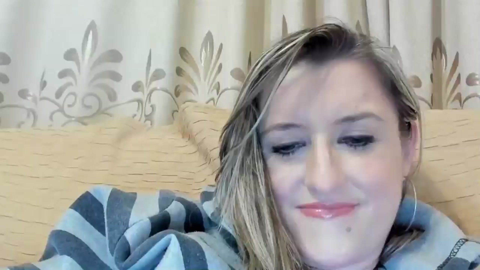 Gallery image thumbnail from BestDream's myfreecams stream on, 04/25/2024, 22:41 image 18 of 20