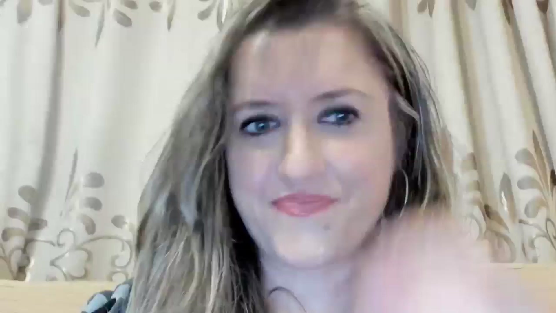 Gallery image thumbnail from BestDream's myfreecams stream on, 04/26/2024, 24:00 image 2 of 20