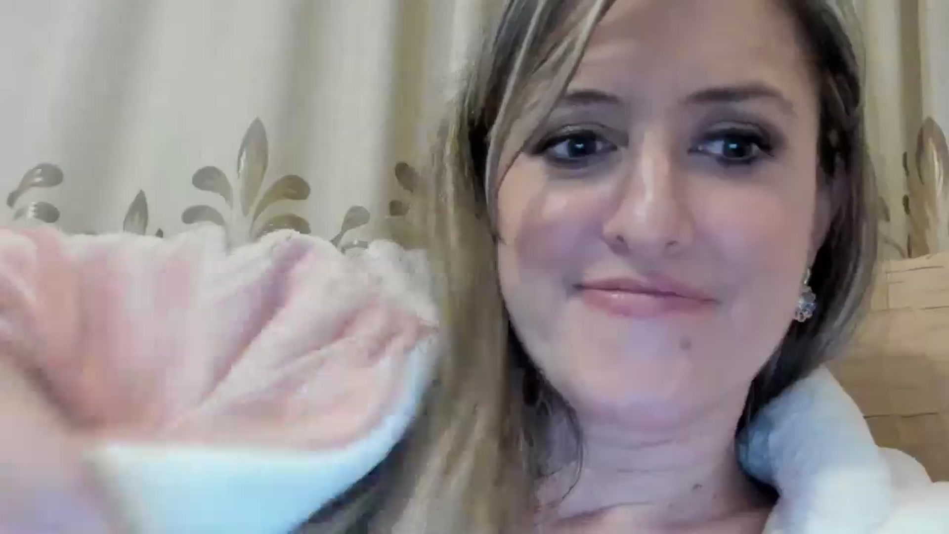 Gallery image thumbnail from BestDream's myfreecams stream on, 04/28/2024, 01:40 image 14 of 20