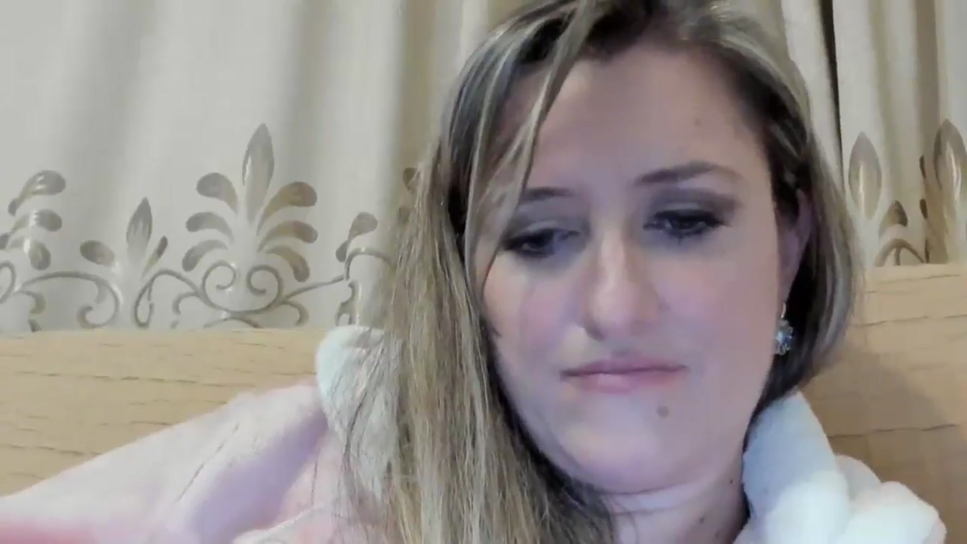 Gallery image thumbnail from BestDream's myfreecams stream on, 04/28/2024, 01:40 image 16 of 20