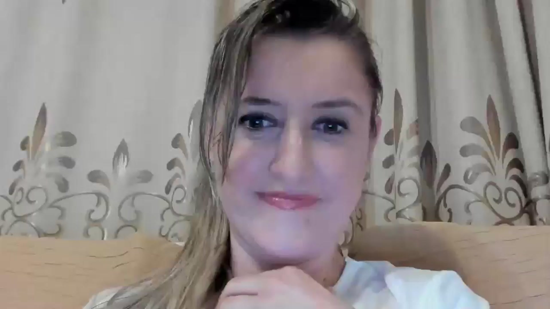 Gallery image thumbnail from BestDream's myfreecams stream on, 05/02/2024, 23:54 image 19 of 20