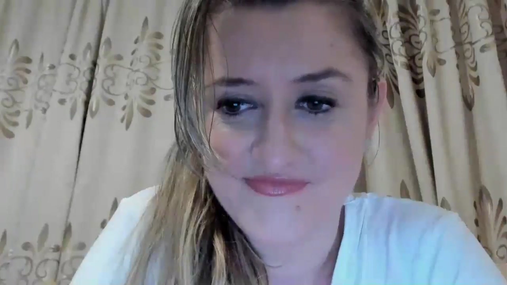 Gallery image thumbnail from BestDream's myfreecams stream on, 05/02/2024, 23:54 image 16 of 20