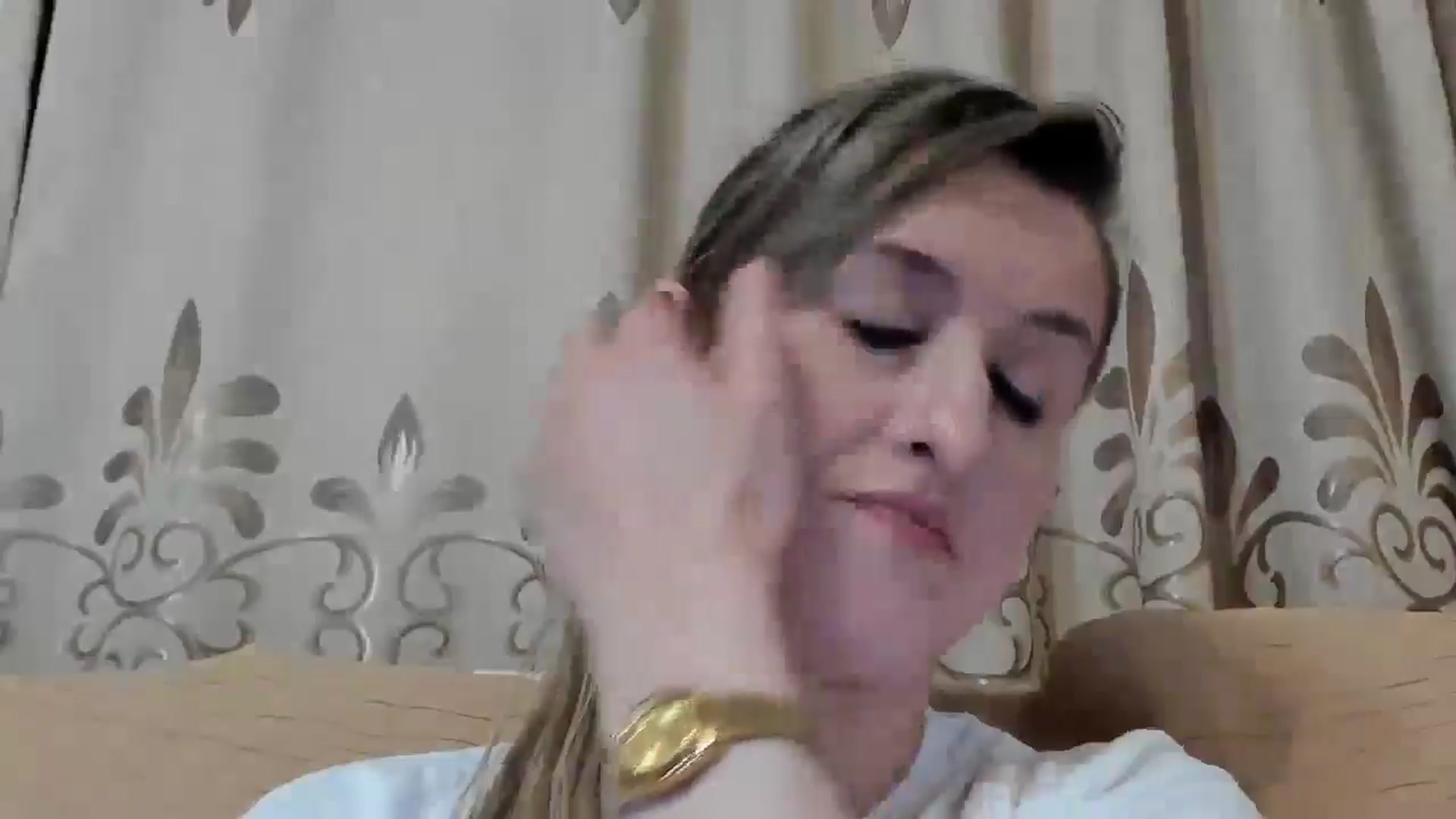 Gallery image thumbnail from BestDream's myfreecams stream on, 05/03/2024, 01:15 image 14 of 20