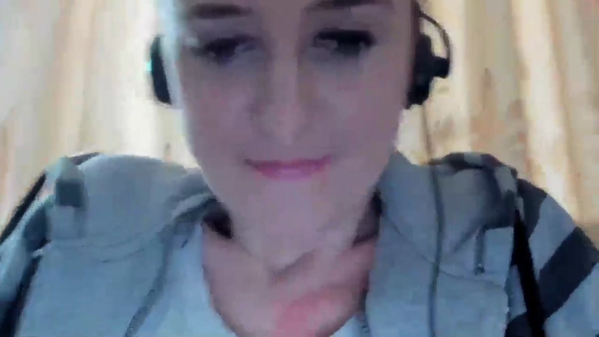 Gallery image thumbnail from BestDream's myfreecams stream on, 05/04/2024, 12:52 image 17 of 20