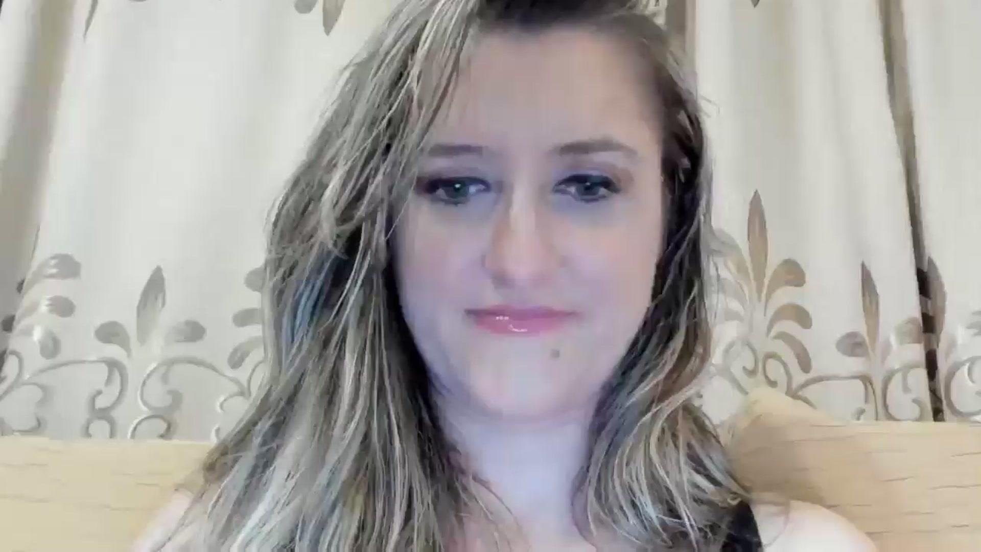 Gallery image thumbnail from BestDream's myfreecams stream on, 05/13/2024, 23:27 image 8 of 20