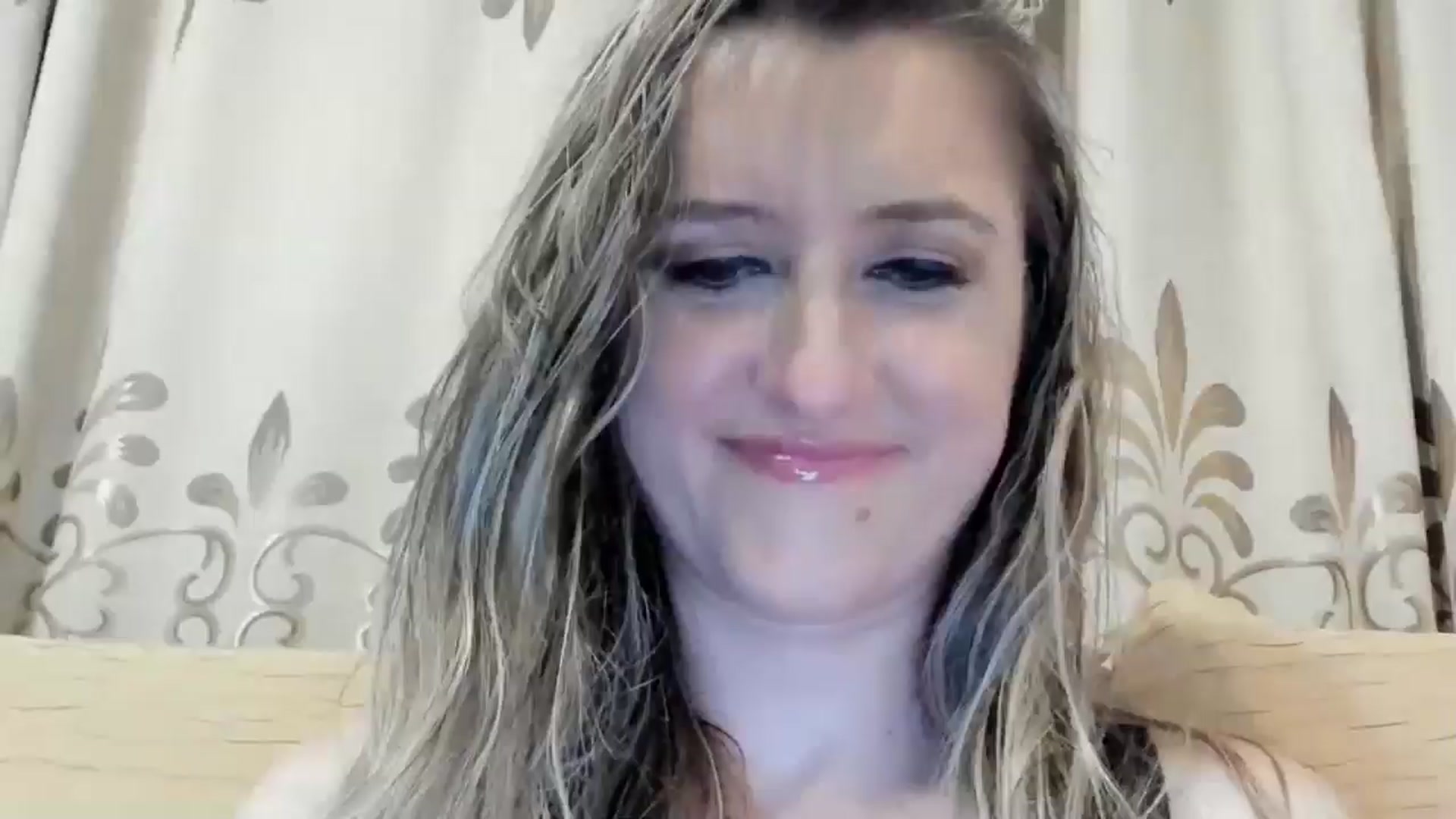 Gallery image thumbnail from BestDream's myfreecams stream on, 05/13/2024, 23:27 image 18 of 20