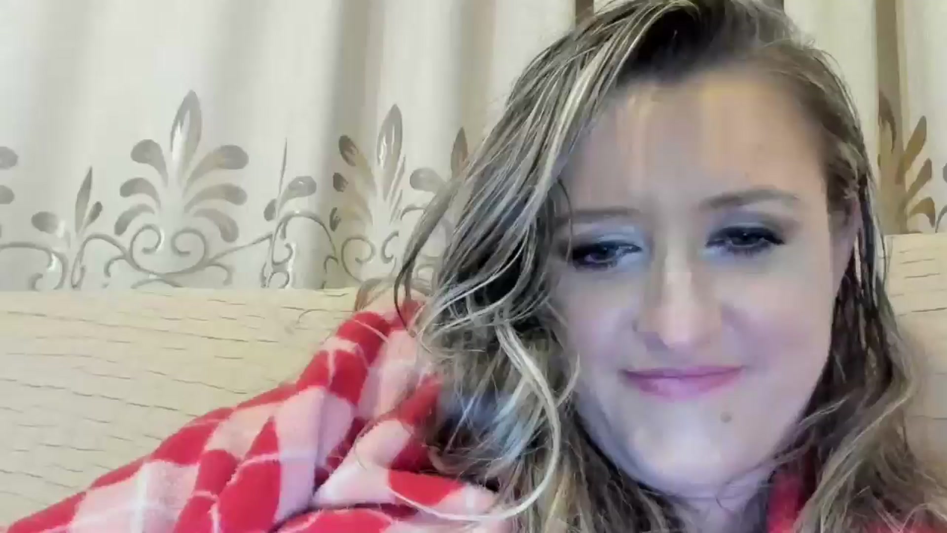 Gallery image thumbnail from BestDream's myfreecams stream on, 05/15/2024, 01:03 image 14 of 20