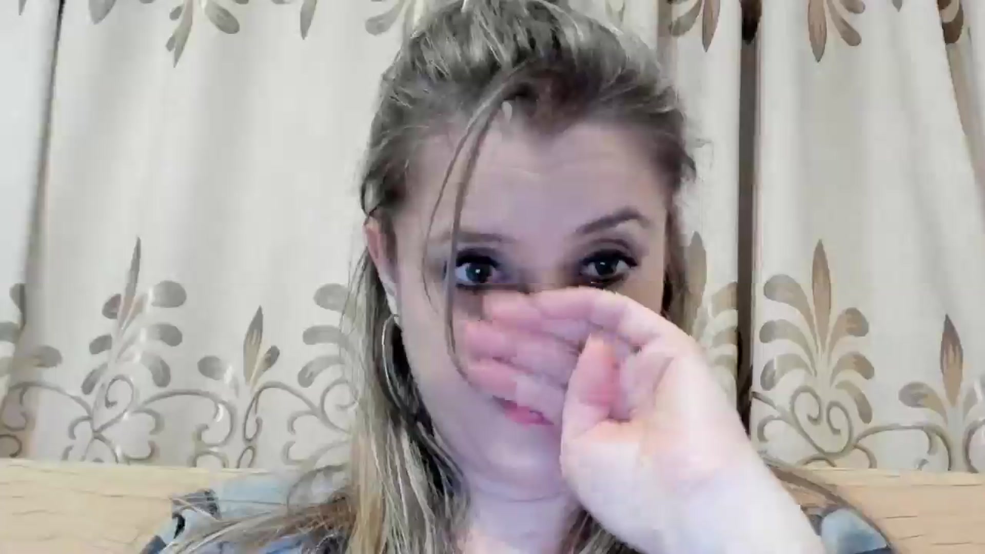 Gallery image thumbnail from BestDream's myfreecams stream on, 05/16/2024, 24:18 image 20 of 20