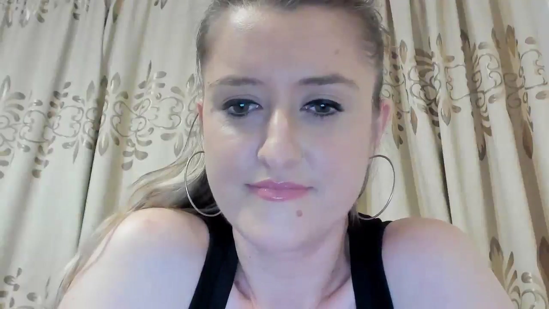 Gallery image thumbnail from BestDream's myfreecams stream on, 05/16/2024, 21:15 image 4 of 20
