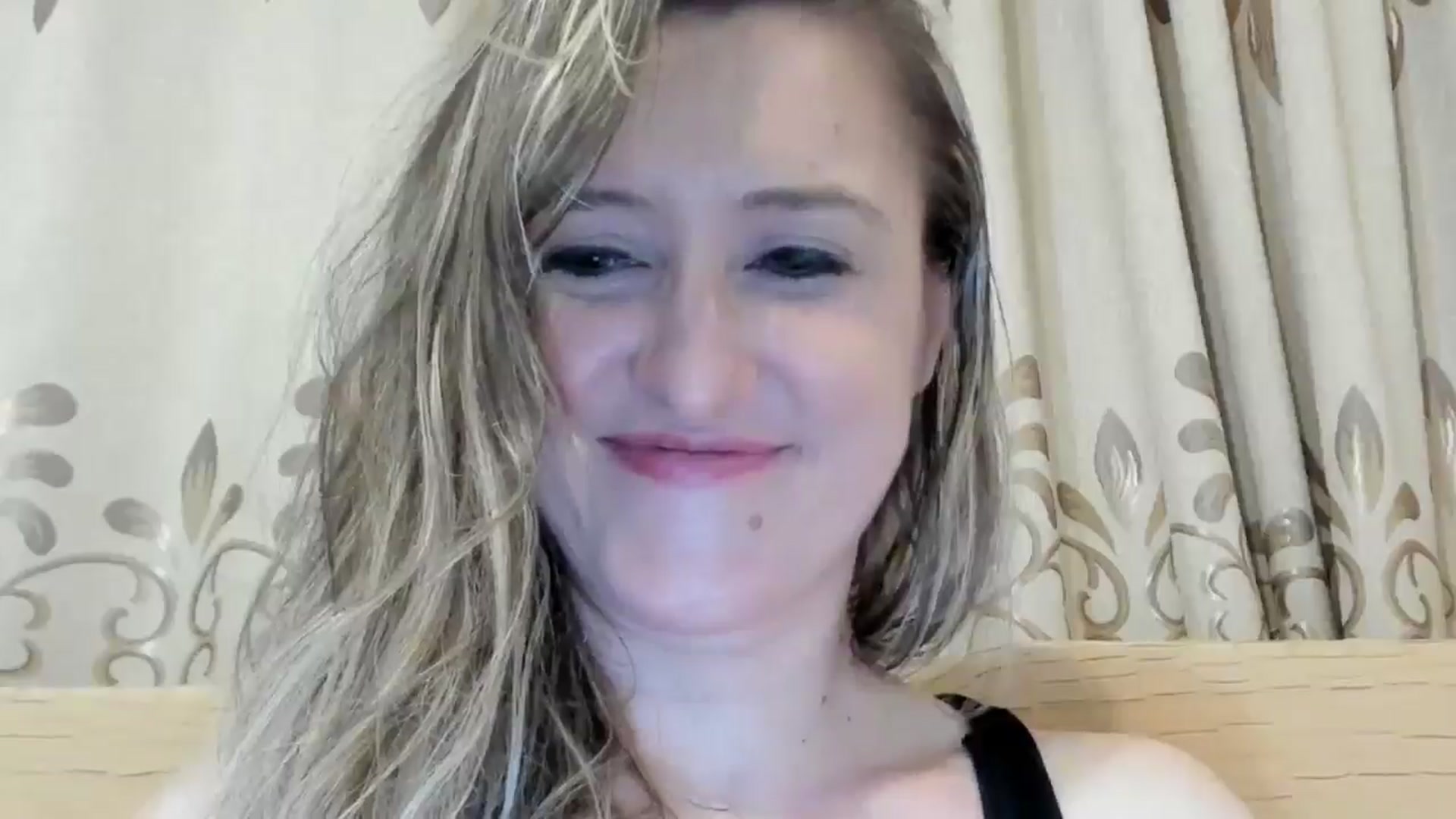 Gallery image thumbnail from BestDream's myfreecams stream on, 05/18/2024, 23:08 image 3 of 20