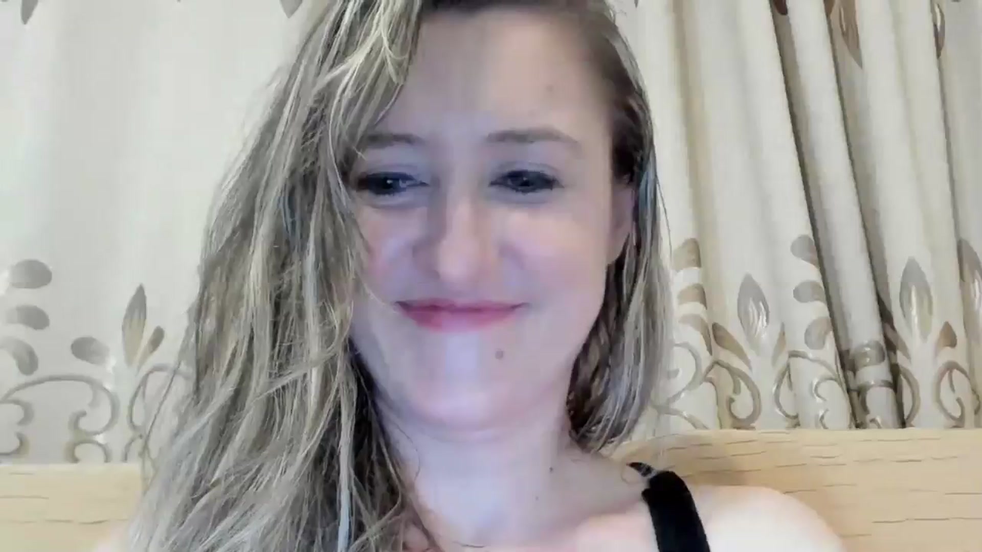 Gallery image thumbnail from BestDream's myfreecams stream on, 05/18/2024, 23:08 image 4 of 20