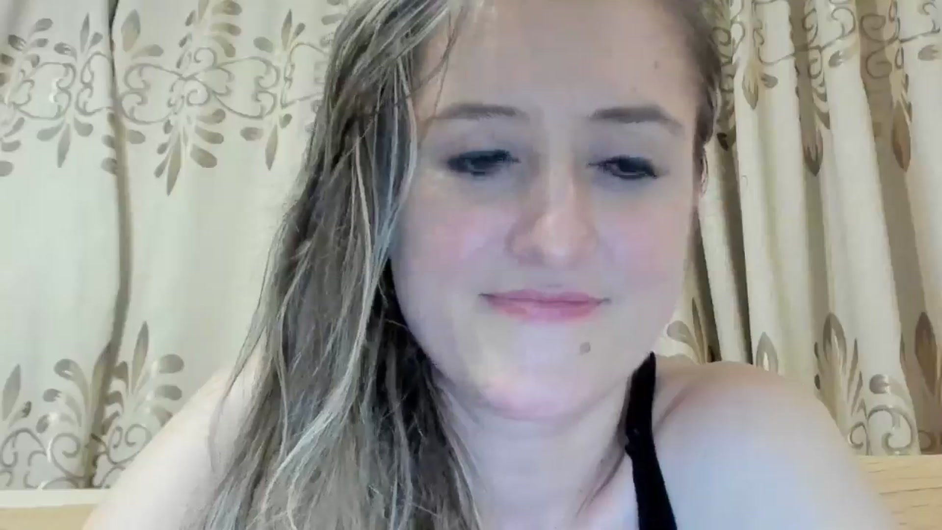 Gallery image thumbnail from BestDream's myfreecams stream on, 05/19/2024, 24:17 image 15 of 20