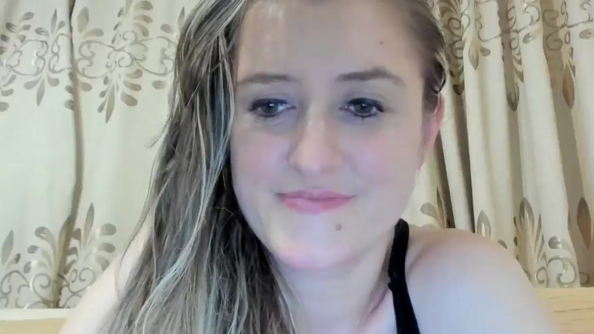 Gallery image thumbnail from BestDream's myfreecams stream on, 05/19/2024, 24:17 image 14 of 20