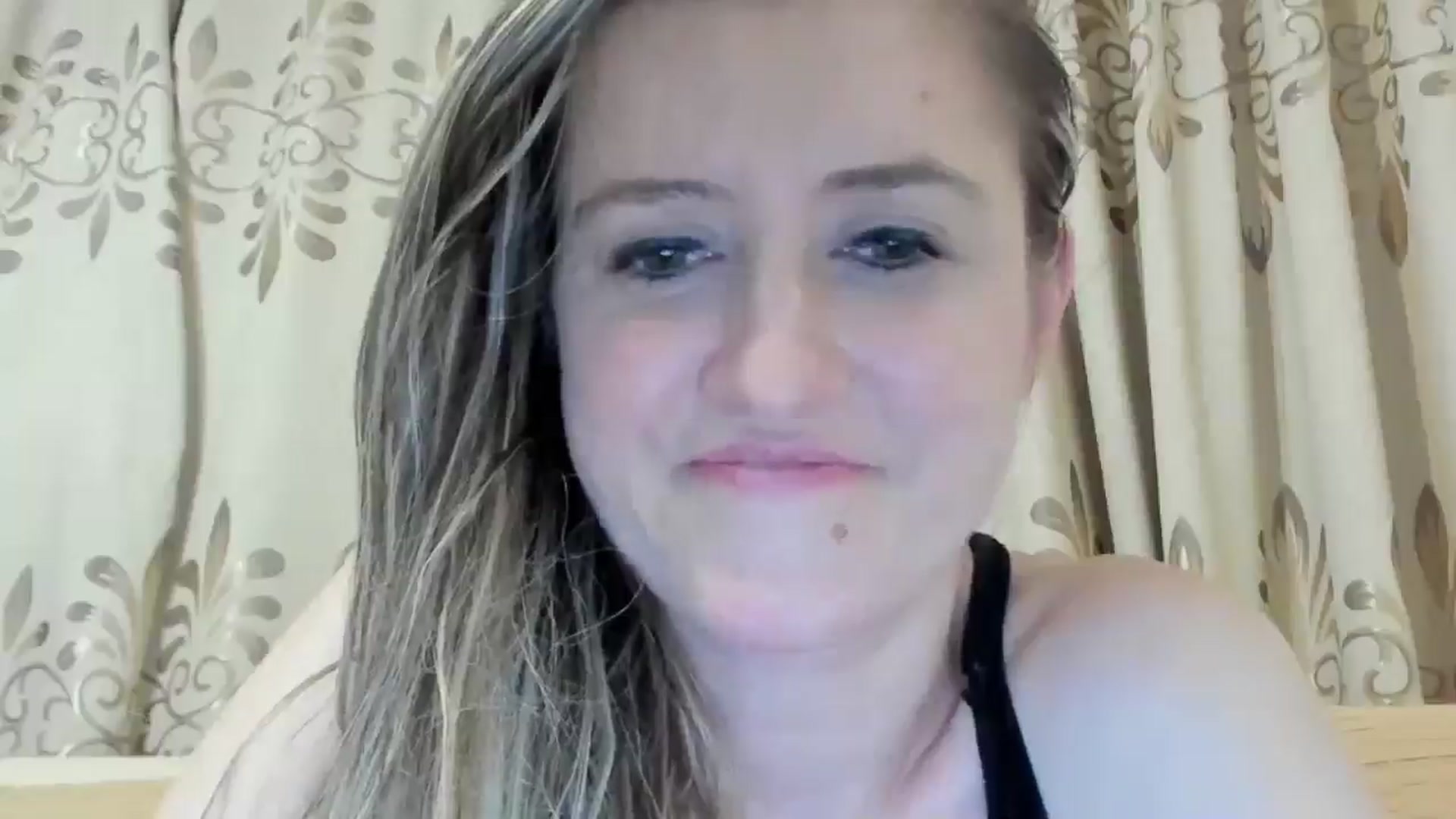 Gallery image thumbnail from BestDream's myfreecams stream on, 05/19/2024, 24:17 image 18 of 20