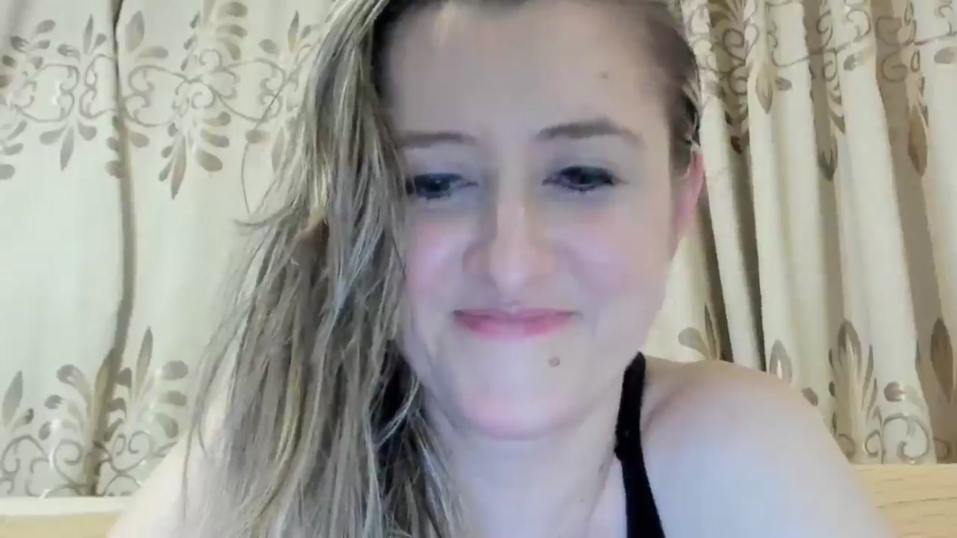 Gallery image thumbnail from BestDream's myfreecams stream on, 05/19/2024, 24:17 image 2 of 20
