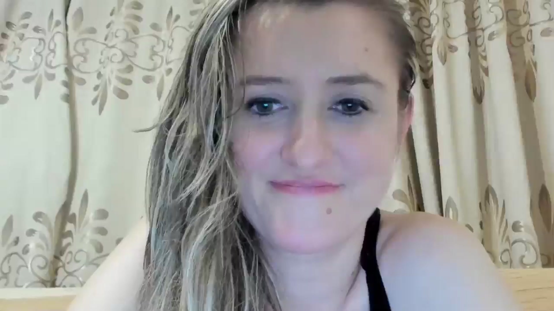 Gallery image thumbnail from BestDream's myfreecams stream on, 05/19/2024, 24:17 image 6 of 20