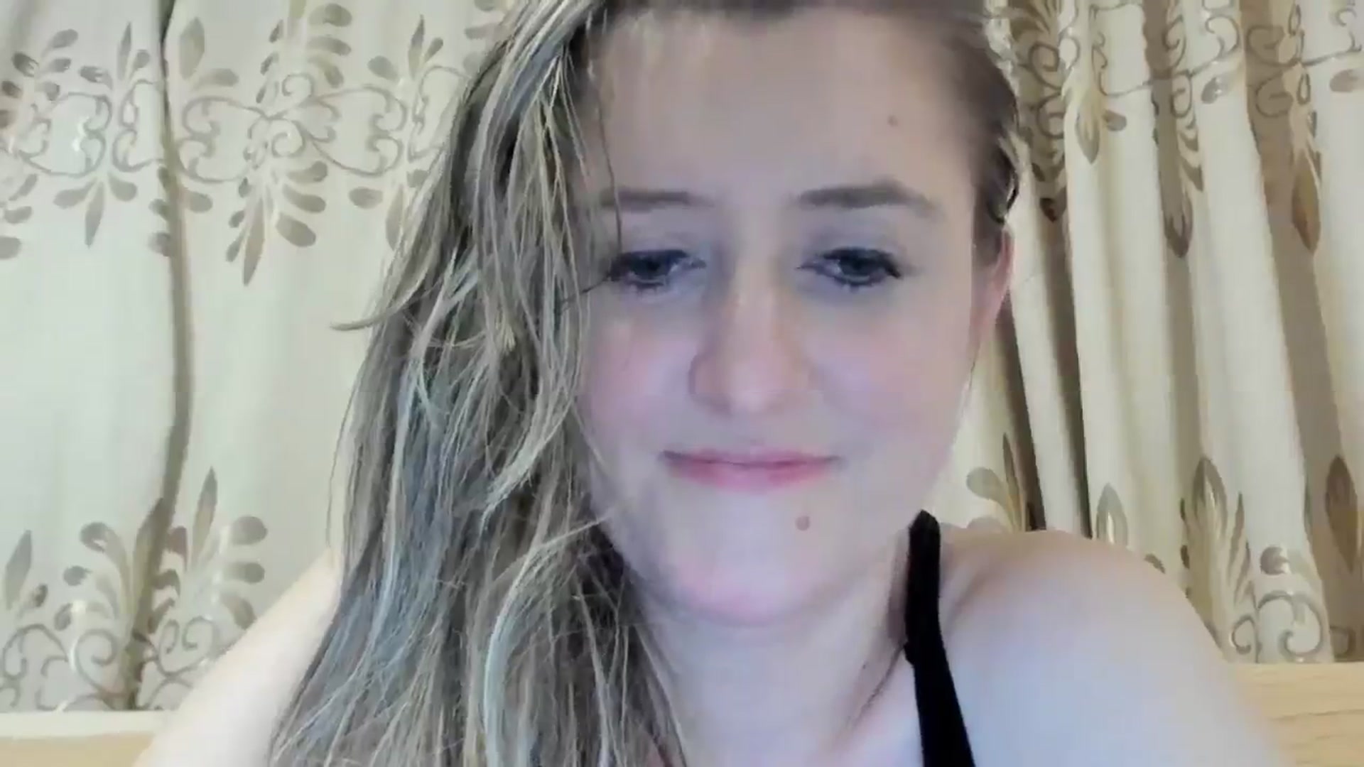 Gallery image thumbnail from BestDream's myfreecams stream on, 05/19/2024, 24:17 image 10 of 20