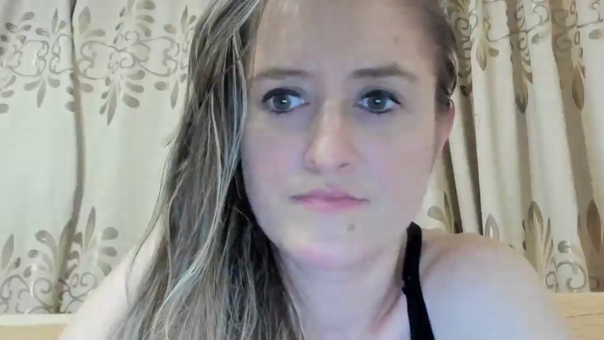 Gallery image thumbnail from BestDream's myfreecams stream on, 05/19/2024, 24:17 image 17 of 20
