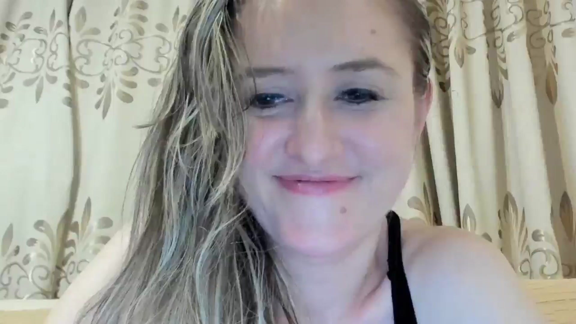 Gallery image thumbnail from BestDream's myfreecams stream on, 05/19/2024, 24:17 image 12 of 20