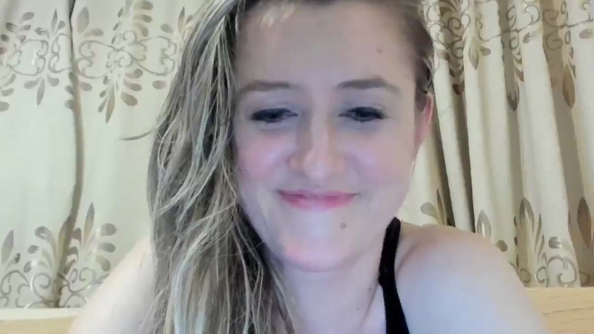 Gallery image thumbnail from BestDream's myfreecams stream on, 05/19/2024, 24:17 image 3 of 20