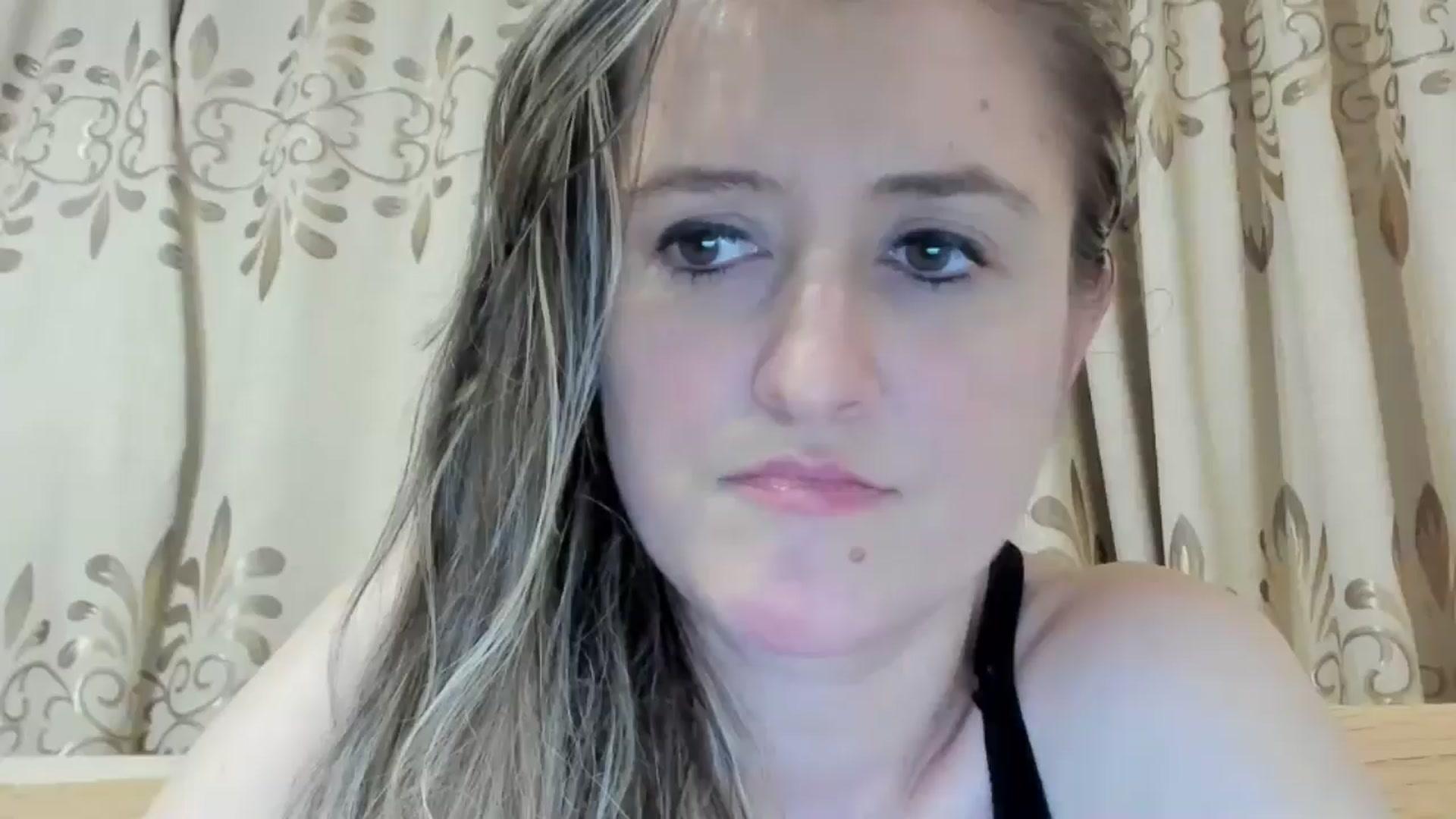 Gallery image thumbnail from BestDream's myfreecams stream on, 05/19/2024, 24:17 image 16 of 20