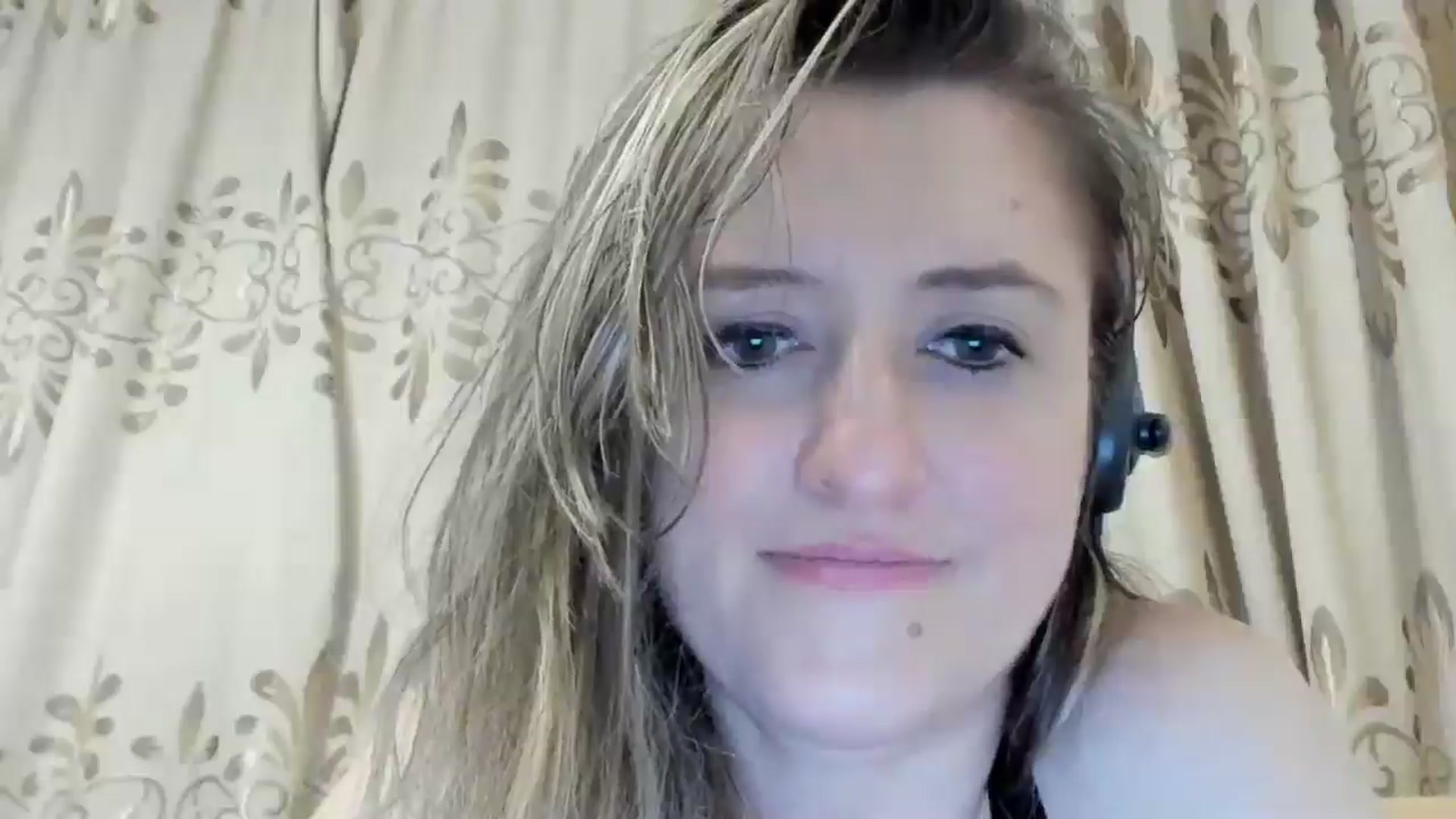 Gallery image thumbnail from BestDream's myfreecams stream on, 05/19/2024, 03:00 image 11 of 20