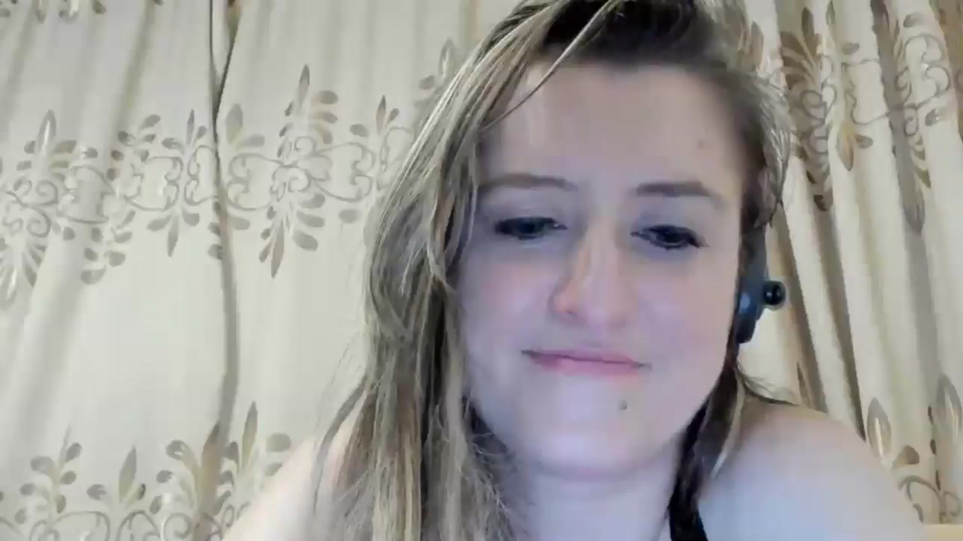 Gallery image thumbnail from BestDream's myfreecams stream on, 05/19/2024, 03:00 image 16 of 20