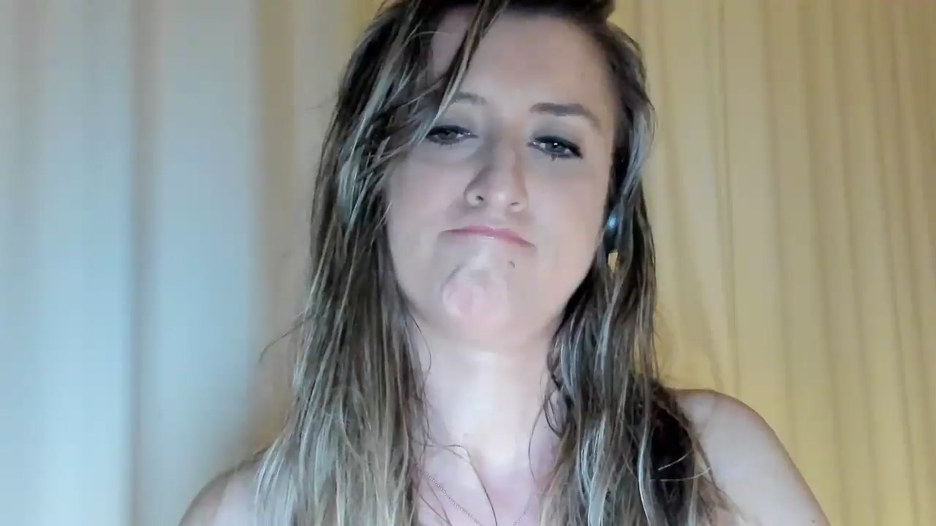 Gallery image thumbnail from BestDream's myfreecams stream on, 05/23/2024, 22:41 image 10 of 20