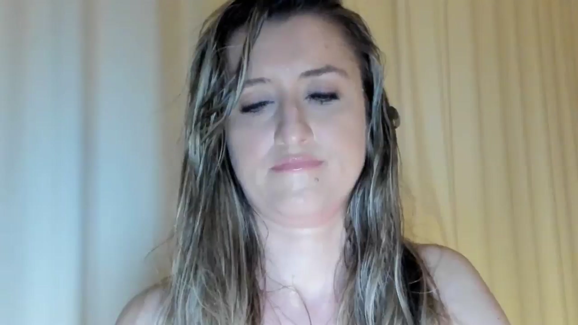 Gallery image thumbnail from BestDream's myfreecams stream on, 05/23/2024, 22:41 image 11 of 20