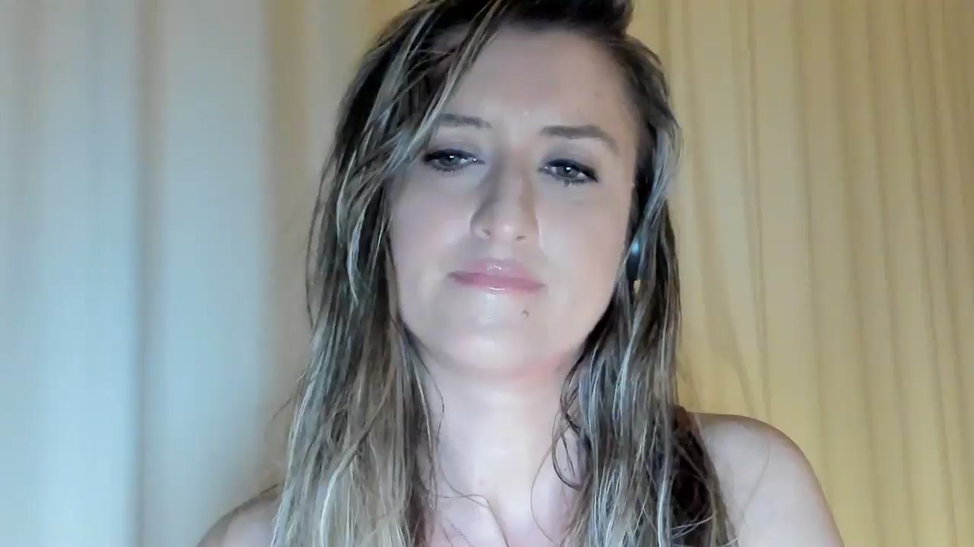 Gallery image thumbnail from BestDream's myfreecams stream on, 05/23/2024, 22:41 image 13 of 20