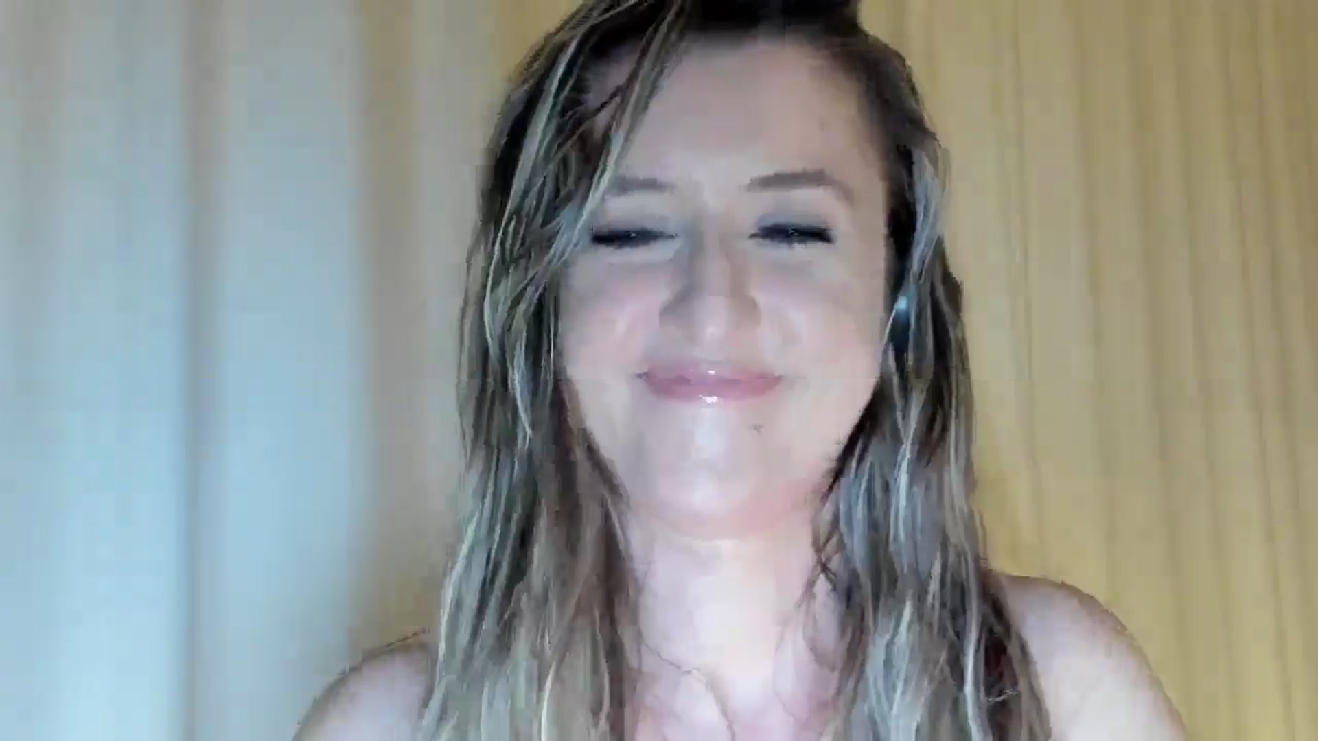 Gallery image thumbnail from BestDream's myfreecams stream on, 05/23/2024, 22:41 image 16 of 20