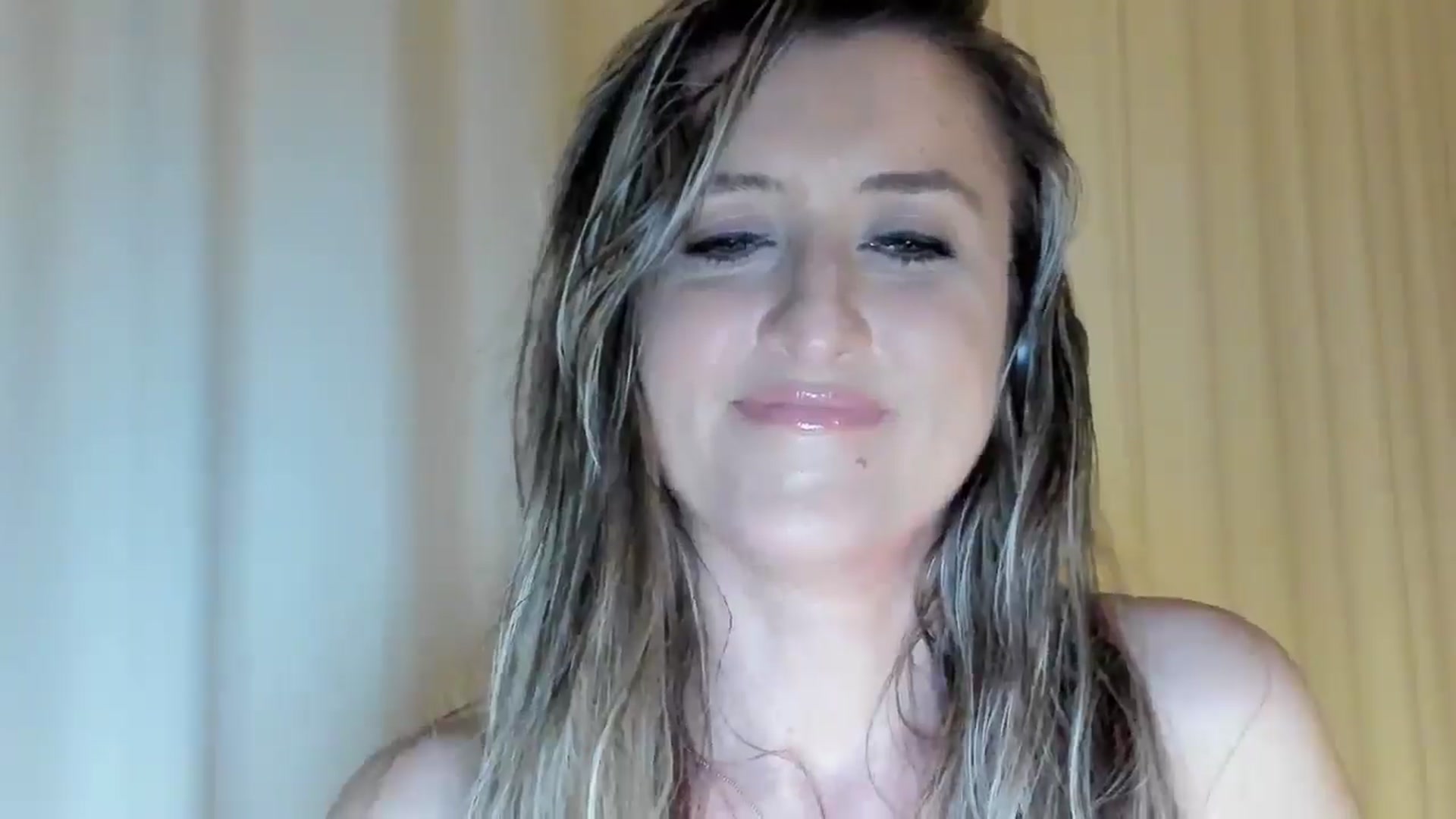 Gallery image thumbnail from BestDream's myfreecams stream on, 05/23/2024, 22:41 image 15 of 20